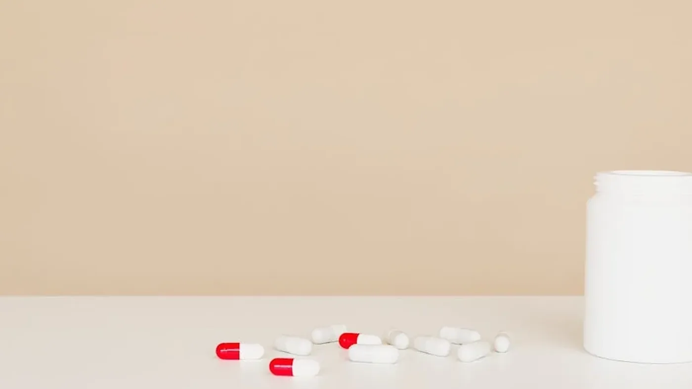 Medication, clock, and calendar representing emergency pharmacy access in NYC