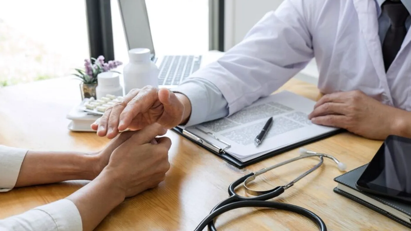 Patient verifying legitimate online prescription service credentials