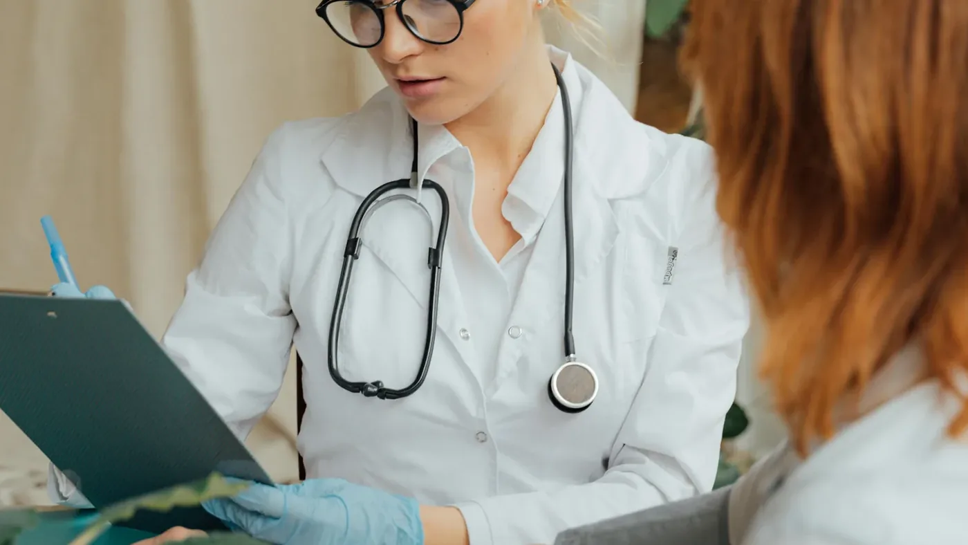 24 Hour Pharmacy NYC: Walk-In vs Emergency Delivery hero image